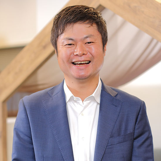 代表取締役CEO　甲斐 亮之